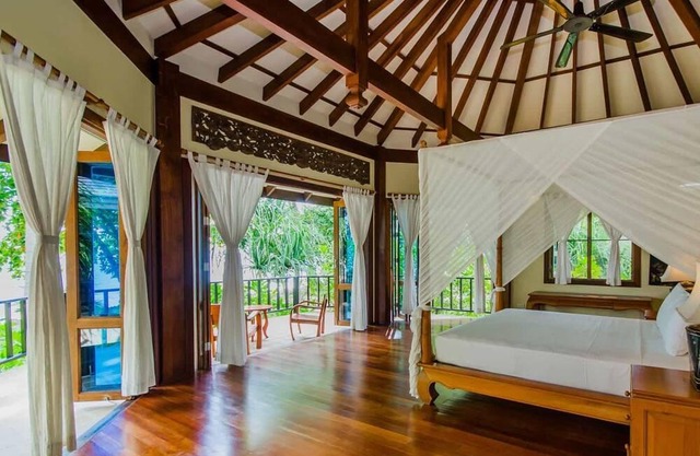 Luxus 4 Schlafzimmer Pool Villa Baan Sharmar !!