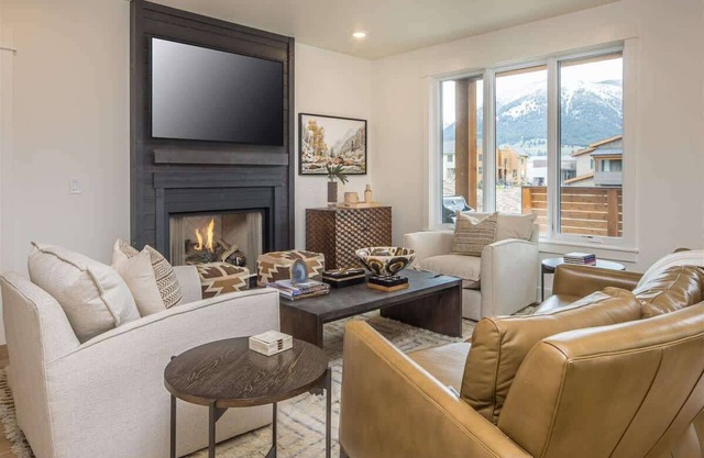 Luxury 4 Bedroom Townhome Big Sky Town Center