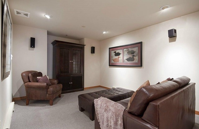 Luxus 4 Schlafzimmer Ski in, Ski out Stadthaus in exklusiver Taluswood Neighborhood