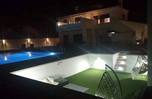 Luxury 4 Bedroom Villa & Pool on Golf Resort