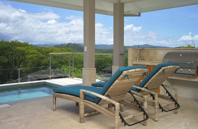 Luxus 5 Schlafzimmer mit Weltklasse-Blick in Luxe Oceanfront Community / Beach Club