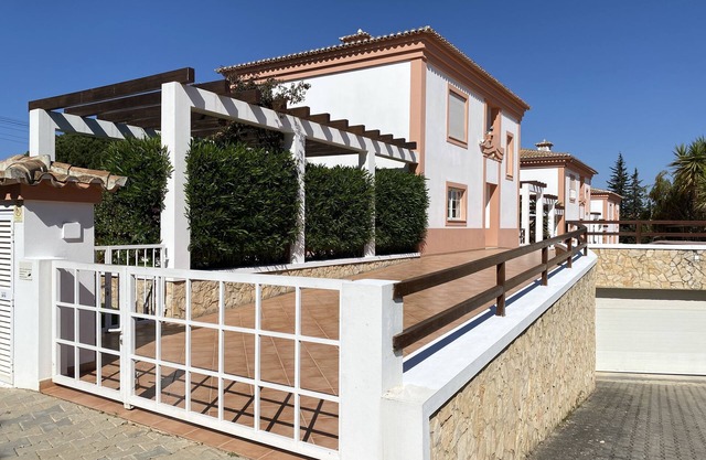 Luxuriöse private Villa mit Pool
