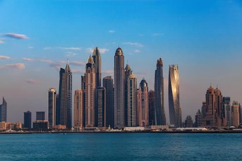 Luxury 4 BHK Sea, AIN Dubai & Palm View Apt In Marina!