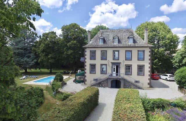 Luxuriöses Herrenhaus im Herzen des ländlichen Aveyron am Rande eines kleinen Dorfes