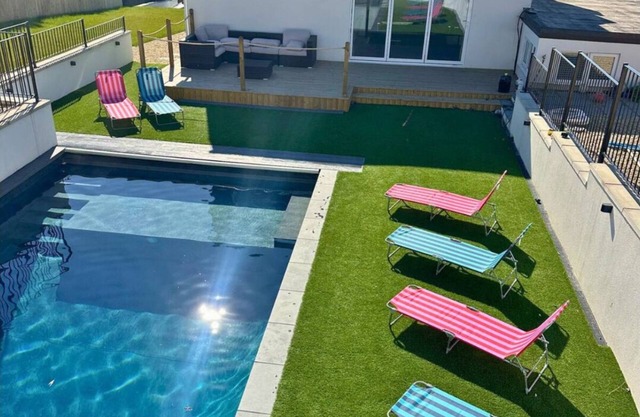 Luxury 5 Bed - Sleeps 14 - With Swimming Pool