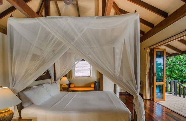 Luxus 5 Schlafzimmer geräumige Villa Baan Khating !!