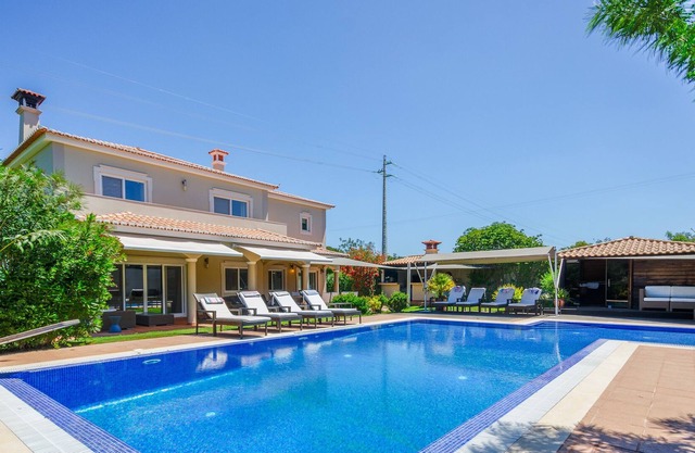 Luxury 5 bedroom villa with 5000m2 of land in Vilamoura