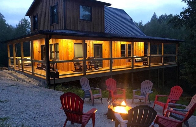 Luxury 5 Cabins in Red River Gorge Hot Tubs, Wi-Fi