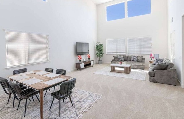 Luxury 5B4B house w/ Pool Table & Ping Pong table