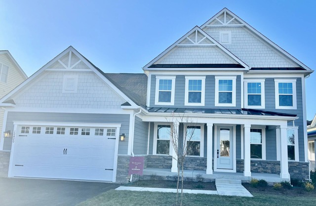 Luxury 5BD-4BTH, Spacious. home indoor-outdoor pool; waterfront community..