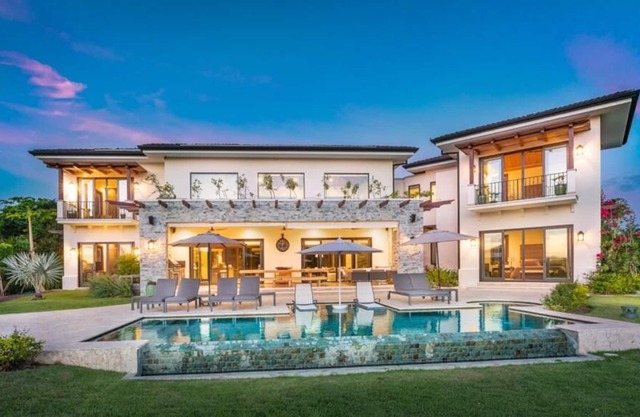 Luxury 6 Bed Ocean View on the Golf Course