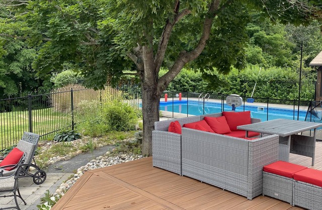 Luxury 6 bedroom home with pool and hot tub!