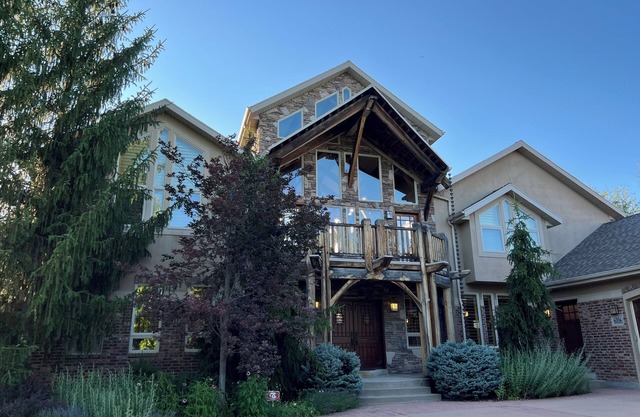 Luxury 6 Bedroom Oasis in Mountain Green, UT