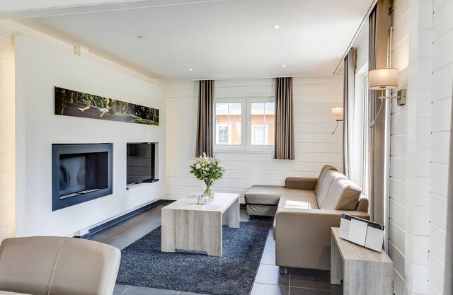 Luxury 6-person bungalow in the holiday park Landal Mooi Zutendaal