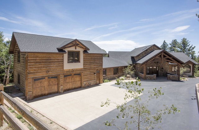 Luxus 6500 sq ft Mountain Lodge w / atemberaubende Aussicht, Gourmet-Küche und Theater