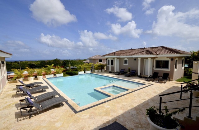 Luxus 6BD Villa mit Blick auf das Meer, riesige Pool und Jacuzzi