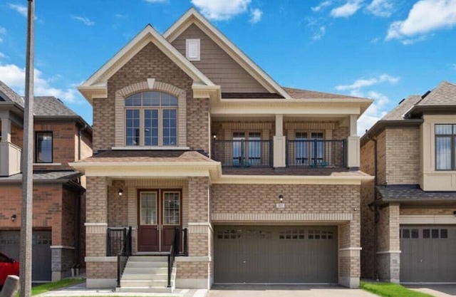 Luxury 6BR House in Whitby