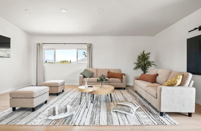 Luxury 6BR Retreat Fast WIFI, Dedicated Workspaces