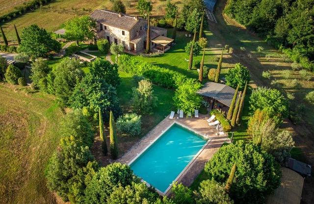 Neue Luxusvilla mit 6 Schlafzimmern, beheiztem Pool und Kochkurs