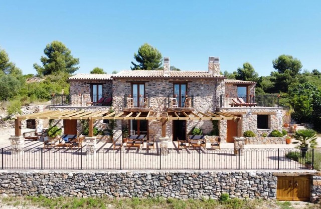 Luxury 7-bed mountain-top ecolodge with sea views - La Cueva de Miravet
