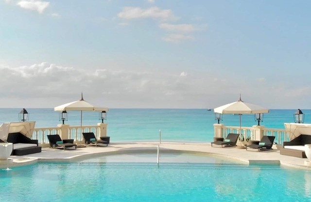 Luxury 7BR Fully-Staffed Oceanfront Property in Nassau - Perfect Getaway!