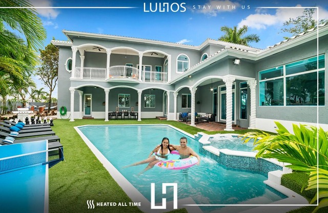 Luxury 7BR, Pool, Games, Beach, 12min to Airport