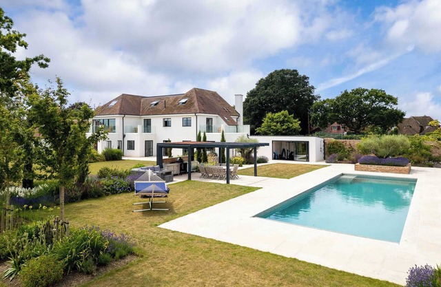 Luxury 8-Bed Retreat w/Pool, Gym & Tennis