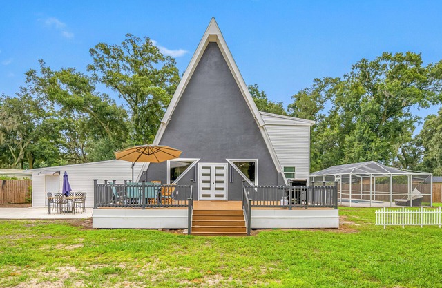 Luxury A-Frame Escape: 6BR, 4BA, Pool, Pickleball, Cinema & Ultimate Relaxation!