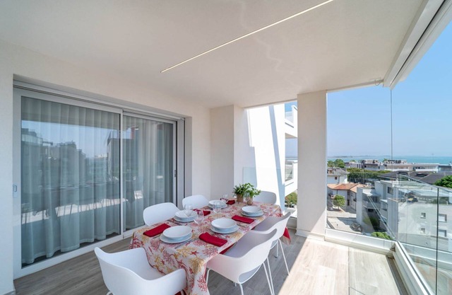 Luxuriöse Unterkunft mit Panoramablick auf die Lagune und das Meer