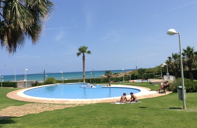 Lux., strandnahe Apartments mit AC & gr. Patio mit Blick auf Pool & Meer