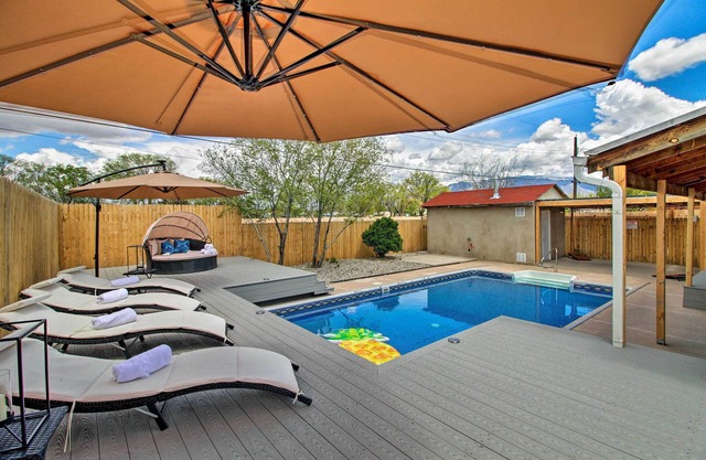 Luxe Home w / Pool-4 Mi zum ABQ Balloon Fiesta Park