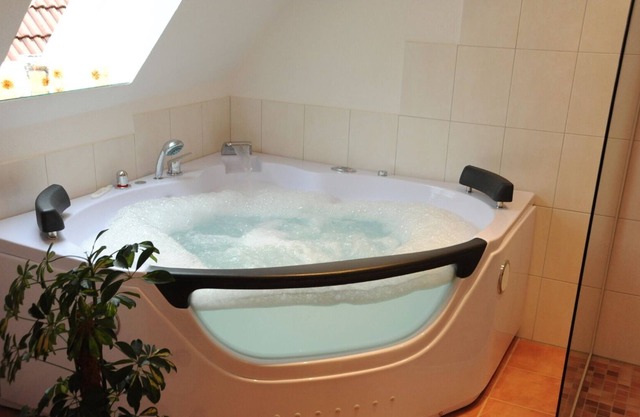Luxus-Wohnung mit eigenem Whirlpool und Kamin