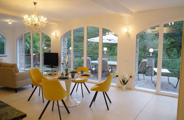 Luxuswohnung im Olivenhain im Hinterland von Alassio/Albenga, Carport, Wifi