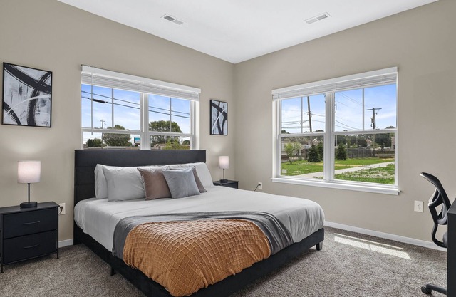 Luxury Apartment - 3bd 2bth -King Beds - Family Friendly - Cozy - Great Location