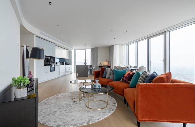 Luxury apartment in bustling Canary Wharf