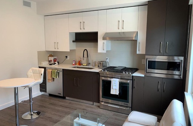 Luxury Apartment in Cupertino - Cars Available