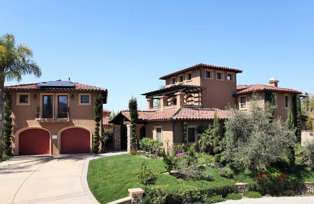 Luxury Apartment in upscale area