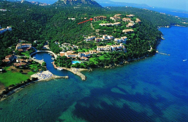 Luxuriöse 100m2 Wohnung mit Pool und Meerblick in Porto Rotondo
