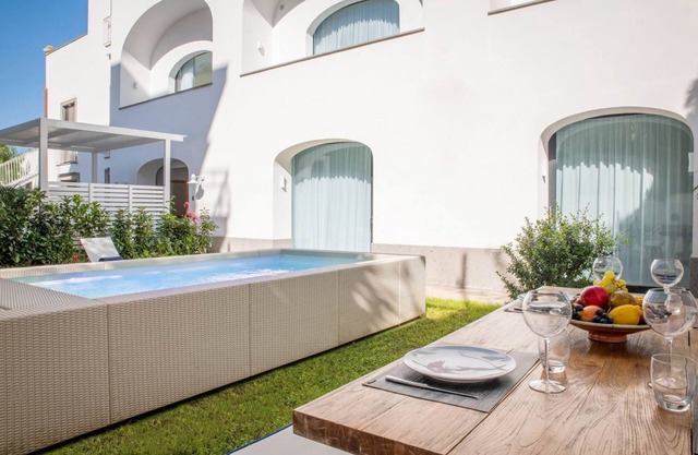 Luxury Apartment with Garden and Pool