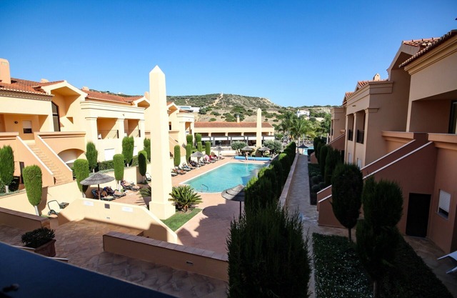 LUXURY APARTMENT - T1 pool view - PRAIA DA LUZ