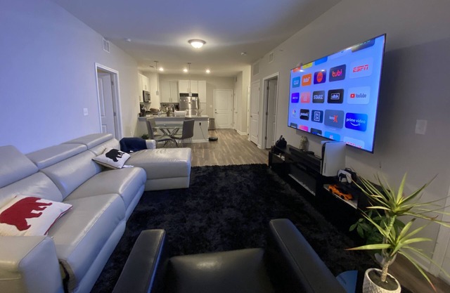 Luxury Apartment Triangle Town Center King Bed