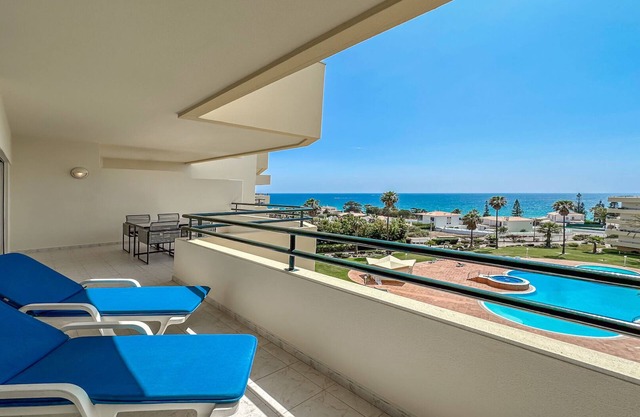 Luxury Apartment W/stunning Sea Views, Walk Beach