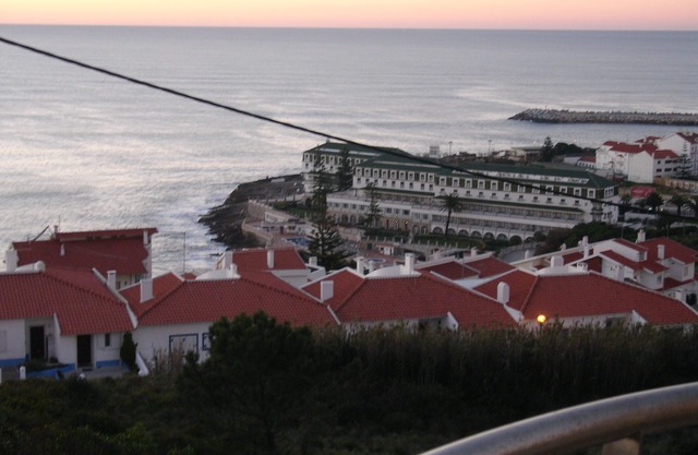 Luxus-Wohnung in Ericeira w / Meerblick, Pool und 5 Minuten zu Fuß zum Strand