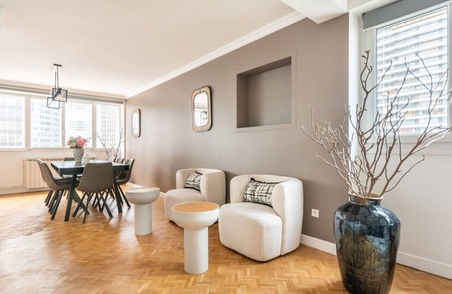 Luxury apartment with Eiffel Tower view - Defense