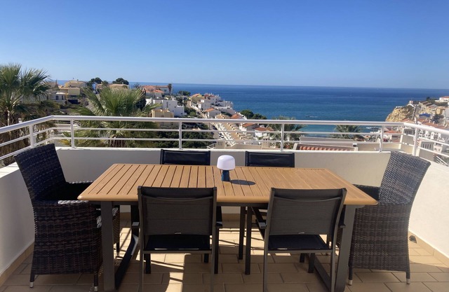 Luxus-Wohnung mit fabelhafter. Meerblick & exklusive, private Dachterrasse mit BBQ.