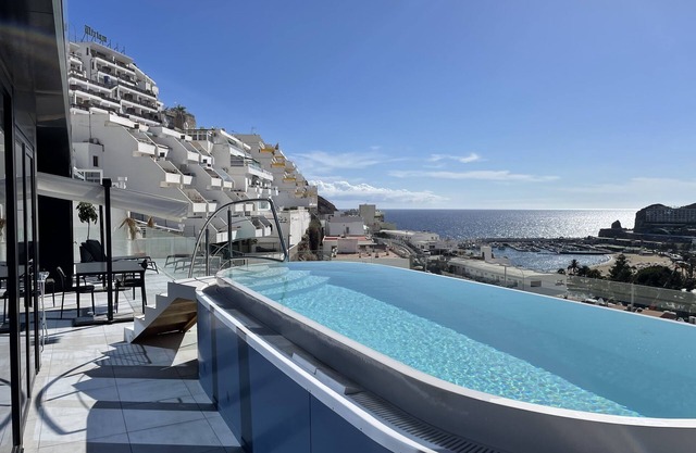 Luxus-Apartment mit Terrasse, privatem Pool und Aussicht