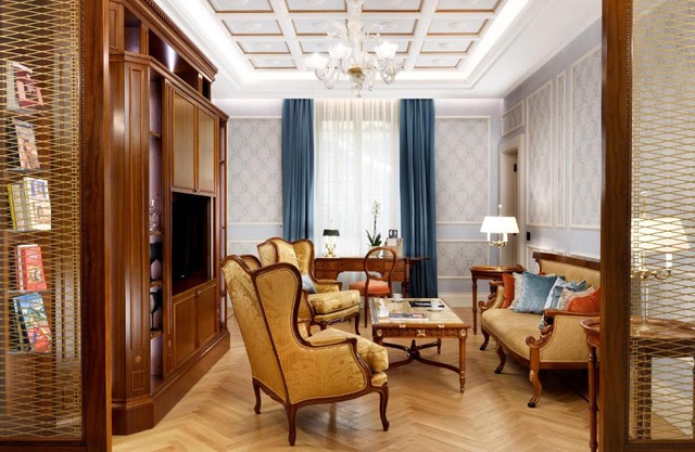 Luxury Apartments by Palazzo Portinari Salviati