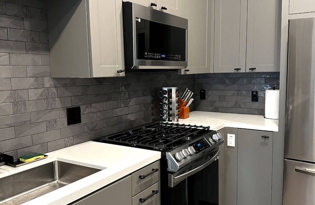 Luxury Apt 15 Min by Disneyland