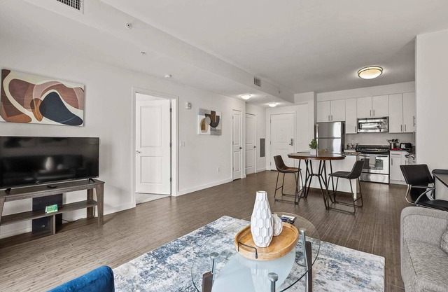 Luxury Apt In Harbor Point with Balcony