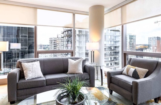 Luxury Apt with Gym Downtown